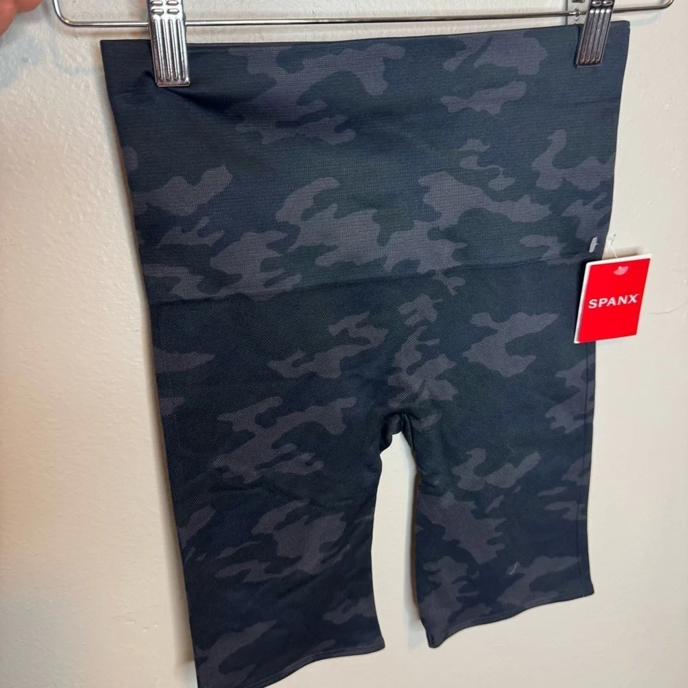 NWT Spanx Black Gray Look At Me Now Bike Shorts Camo Camouflage
